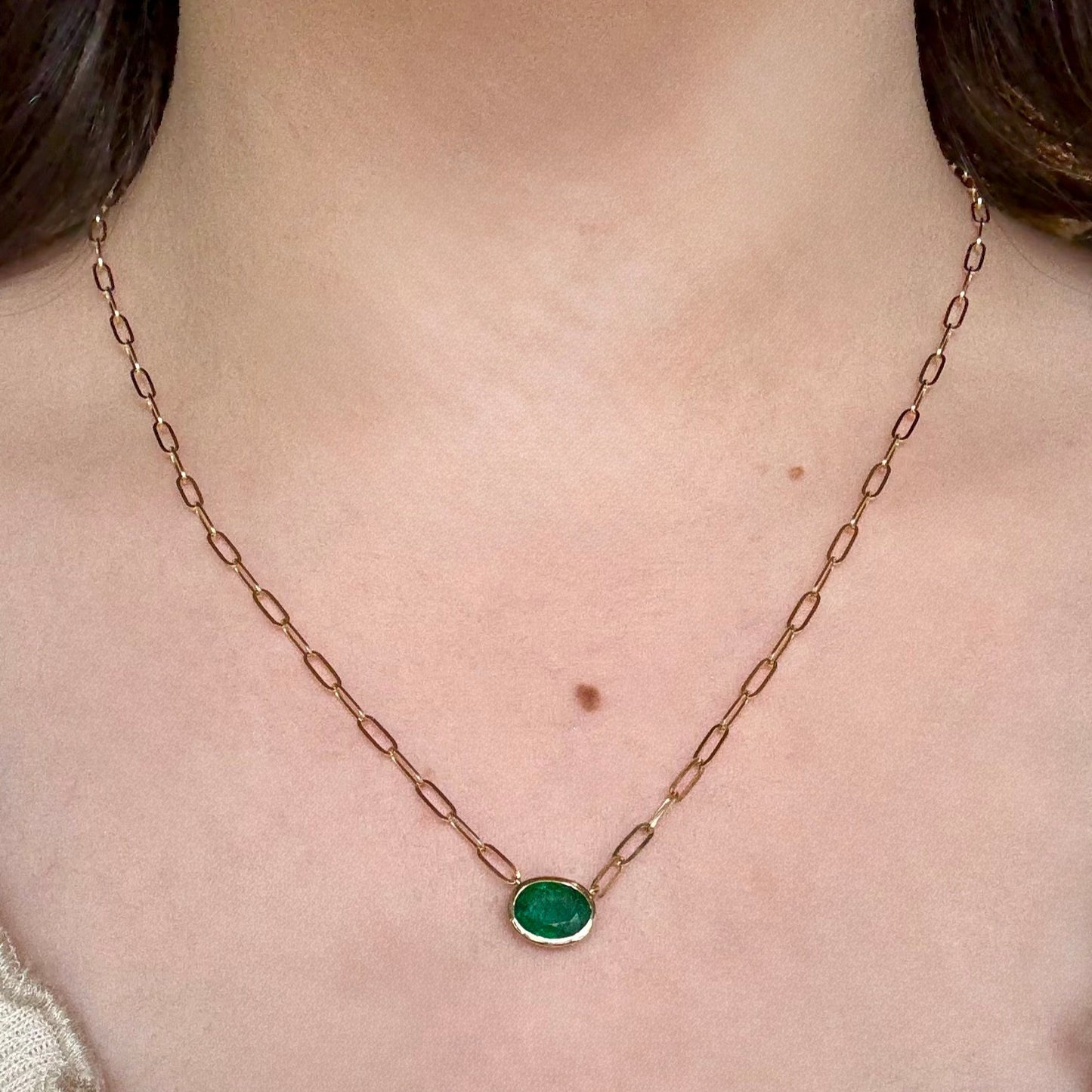 Oval Emerald Paperclip Necklace