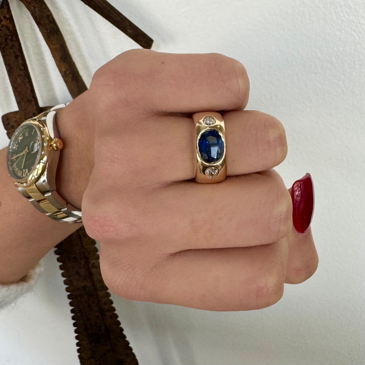 Dome with Sapphire and Diamonds Ring