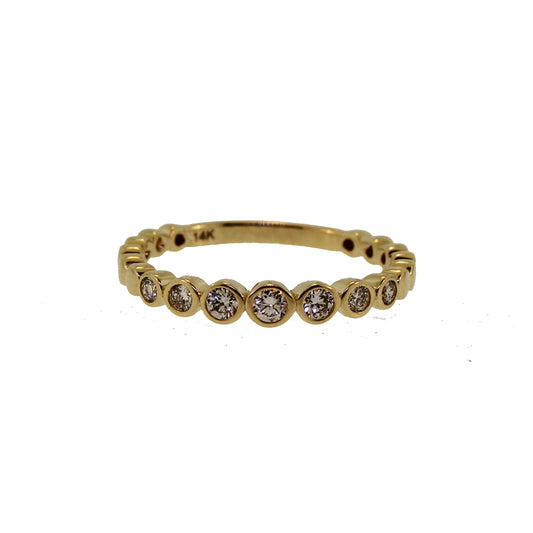 Graduated Gold Bezel Diamond Ring