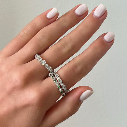 Alternating Round Bezel Diamond Band