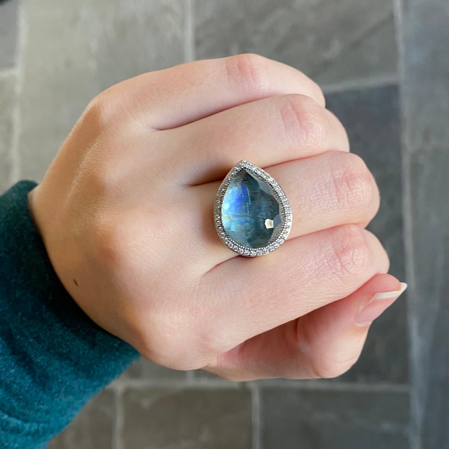 Lisse Labradorite Sideways Pear Ring